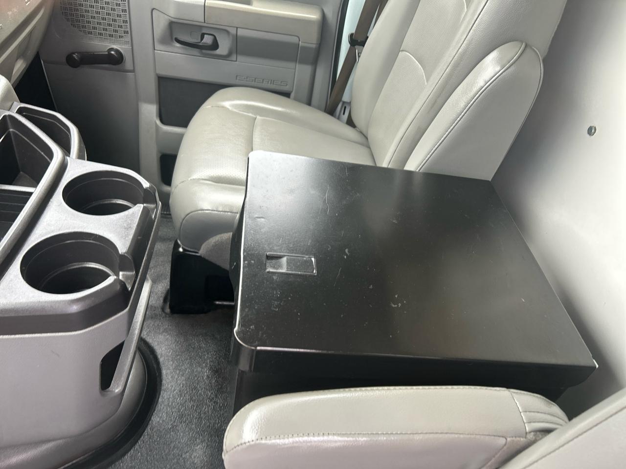 Ford Econoline Commercial Cutaway E-350 Super Duty 138" 5-Spd SRW 2012