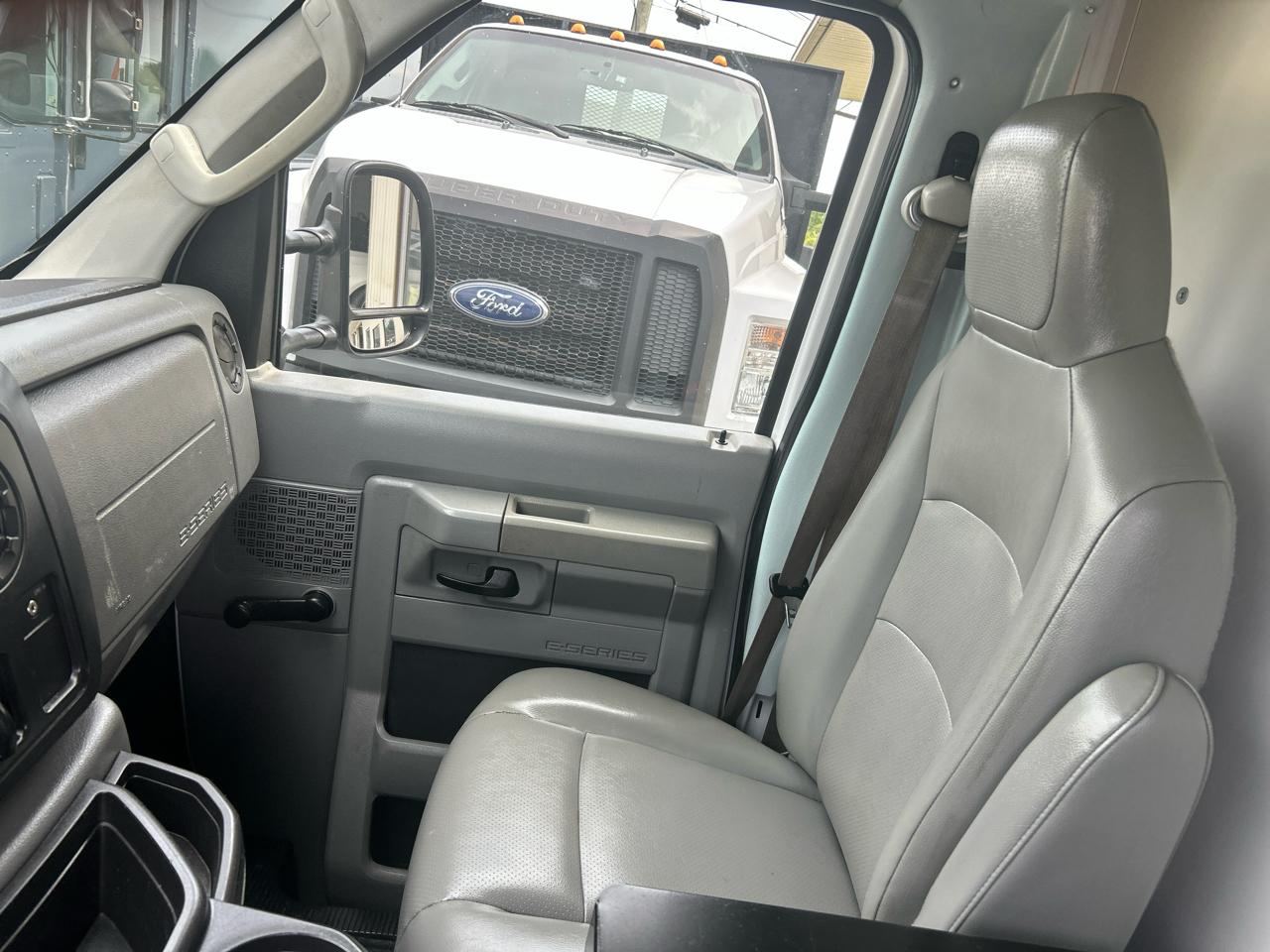 Ford Econoline Commercial Cutaway E-350 Super Duty 138" 5-Spd SRW 2012