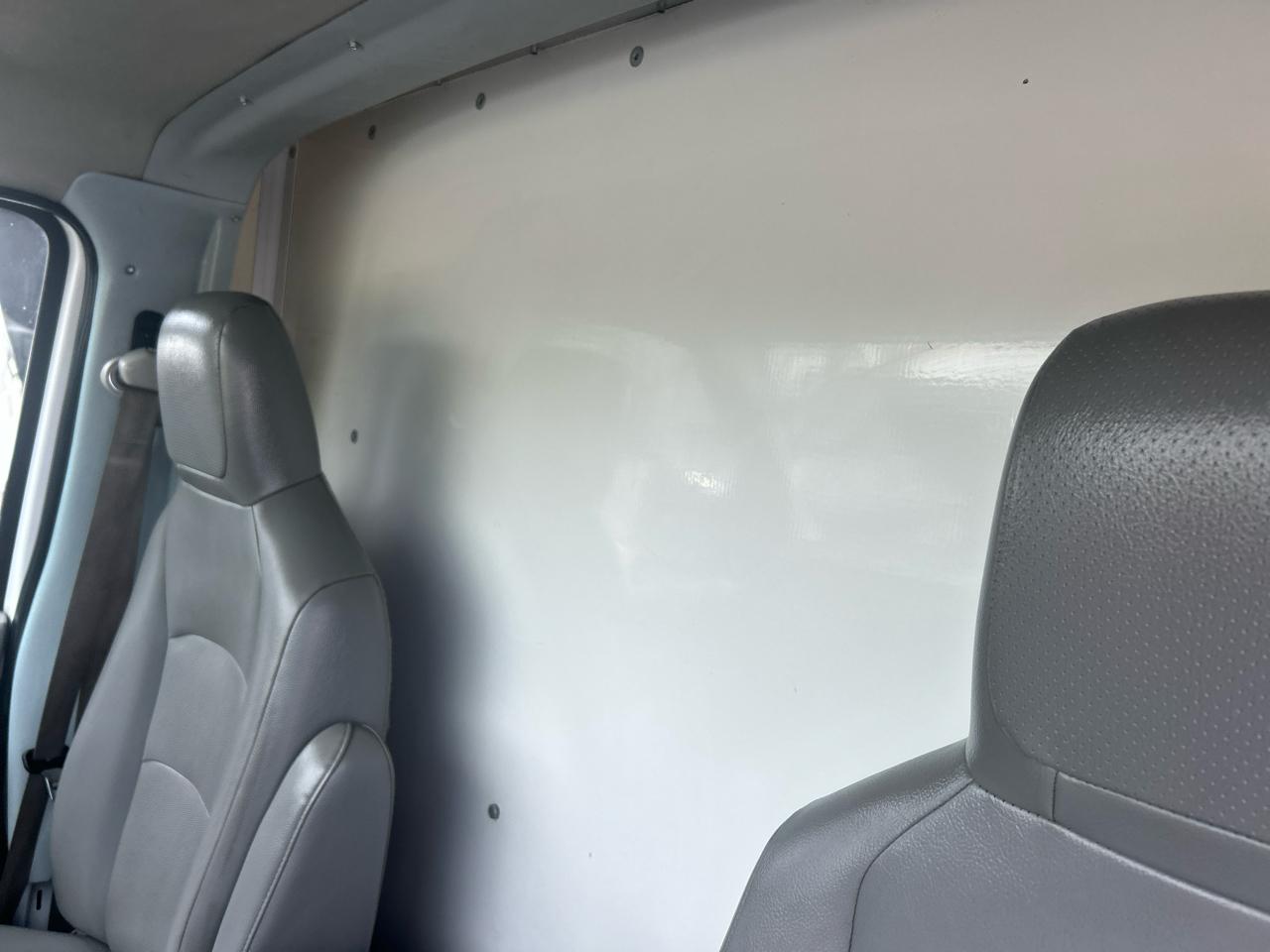 Ford Econoline Commercial Cutaway E-350 Super Duty 138" 5-Spd SRW 2012