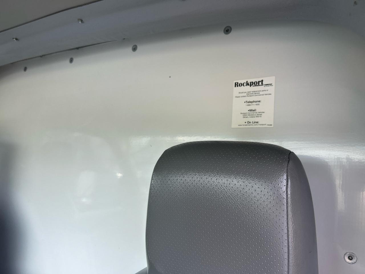 Ford Econoline Commercial Cutaway E-350 Super Duty 138" 5-Spd SRW 2012