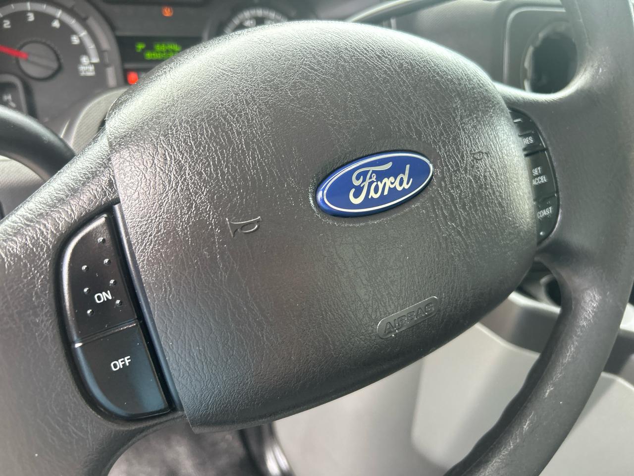 Ford Econoline Commercial Cutaway E-350 Super Duty 138" 5-Spd SRW 2012