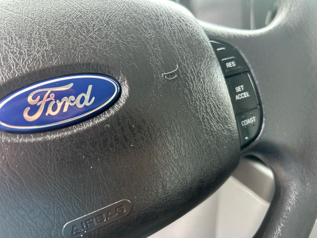 Ford Econoline Commercial Cutaway E-350 Super Duty 138" 5-Spd SRW 2012