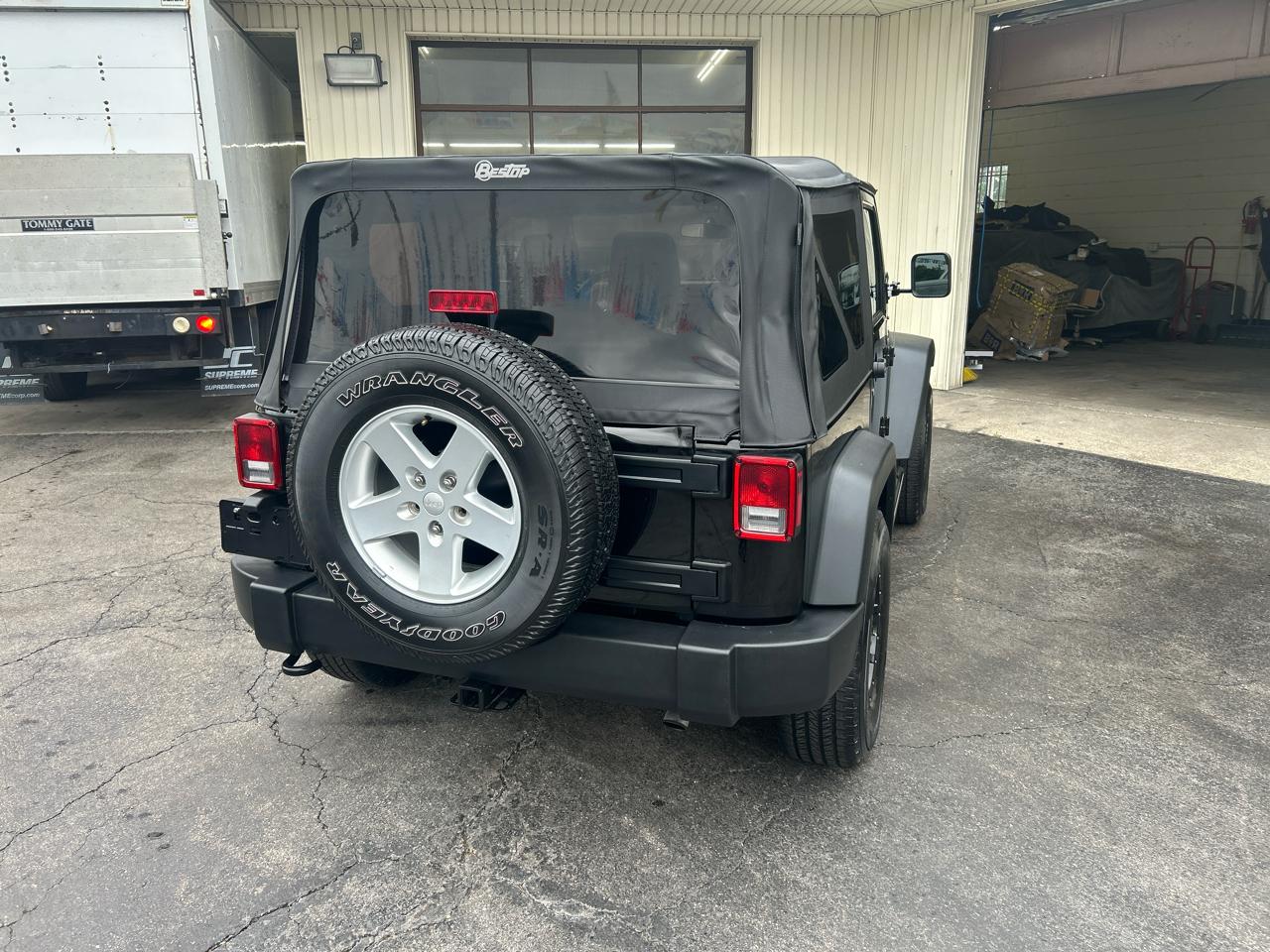 Jeep Wrangler 4WD 2dr Sport 2015
