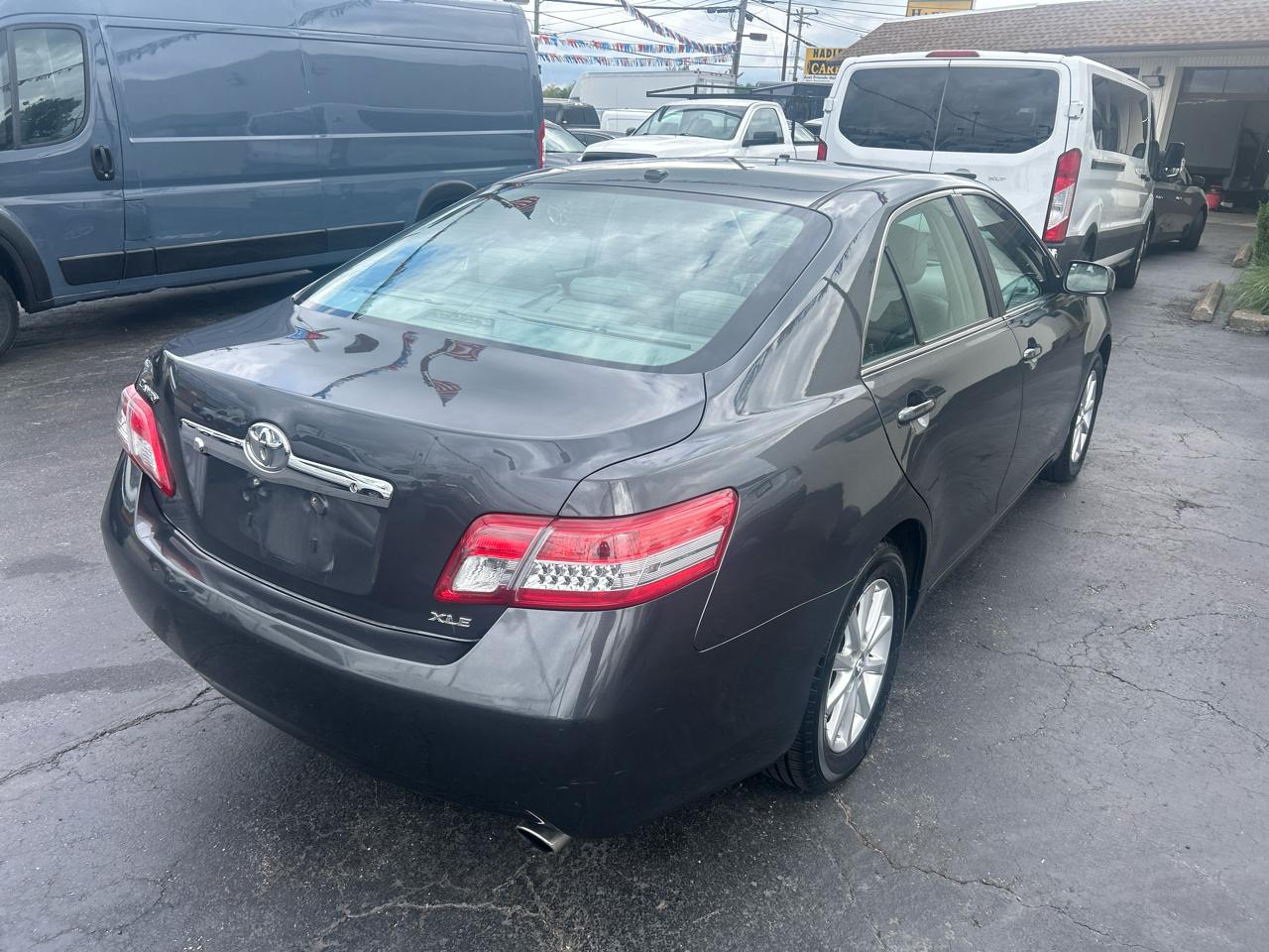 Toyota Camry 4dr Sdn I4 Man LE (Natl) 2011