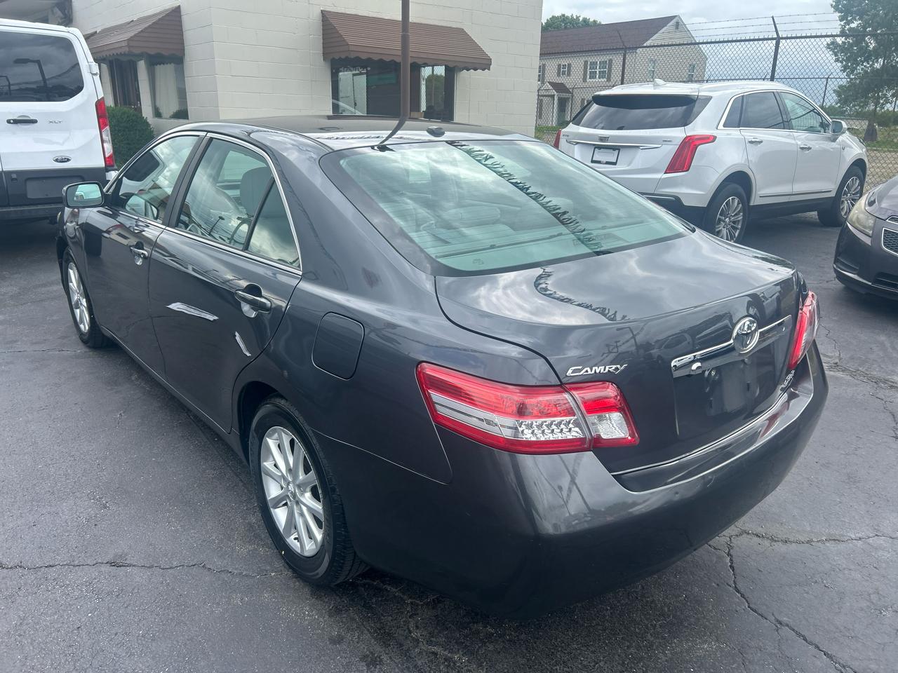 Toyota Camry 4dr Sdn I4 Man LE (Natl) 2011