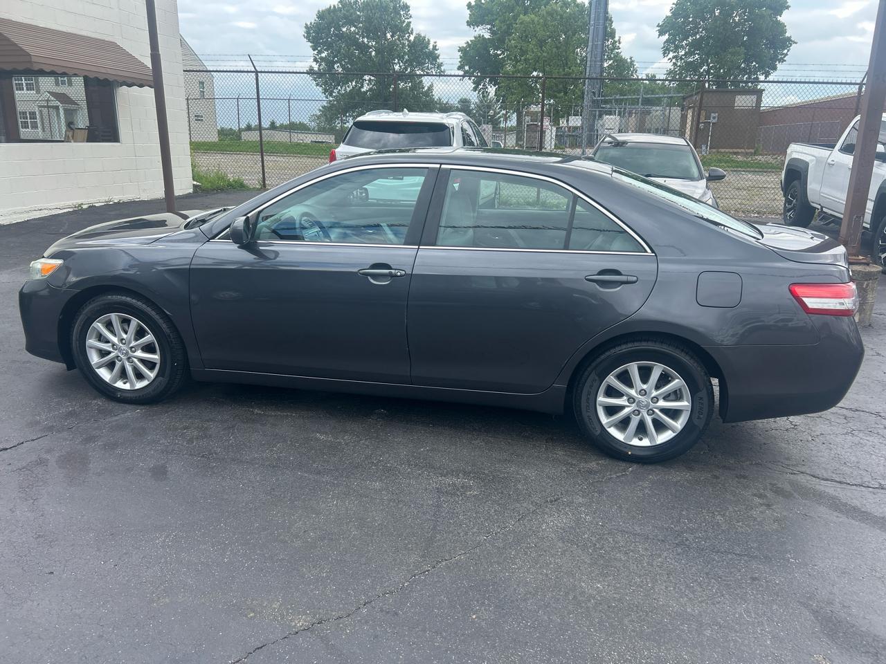 Toyota Camry 4dr Sdn I4 Man LE (Natl) 2011