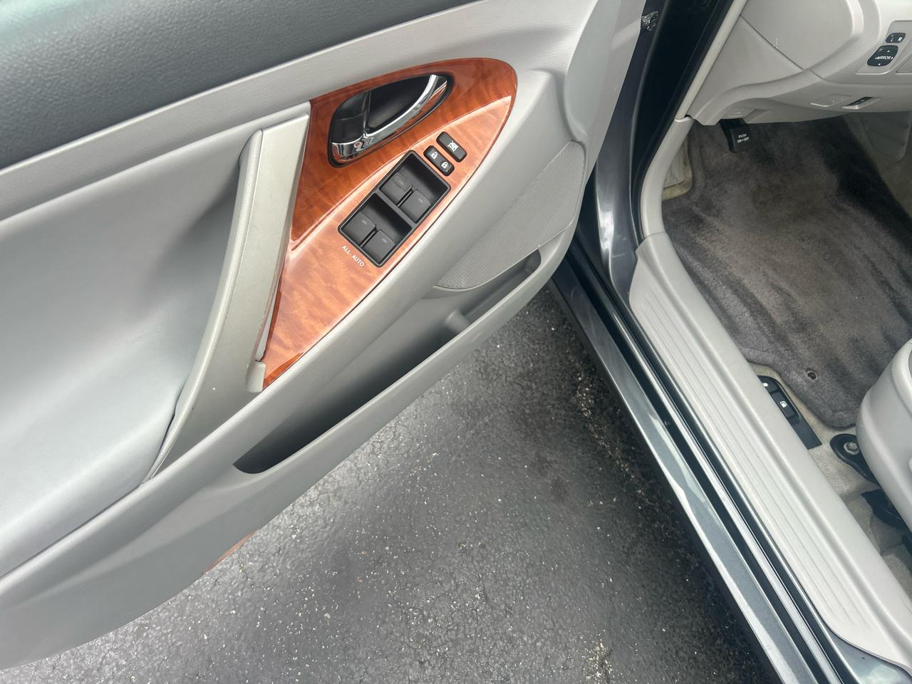 Toyota Camry 4dr Sdn I4 Man LE (Natl) 2011