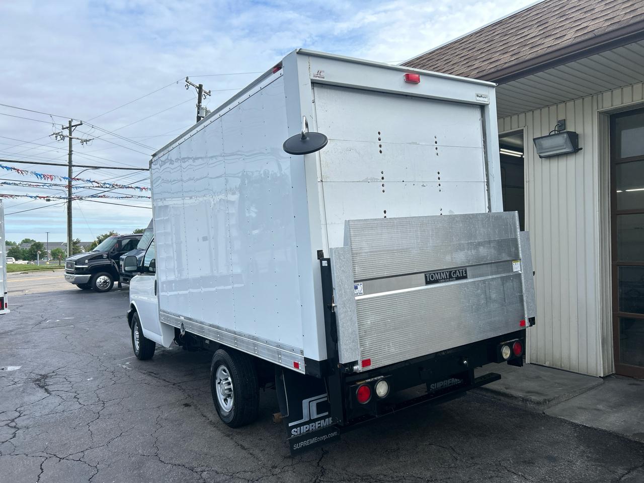 Chevrolet Express Commercial Cutaway 3500 Van 139" 2015