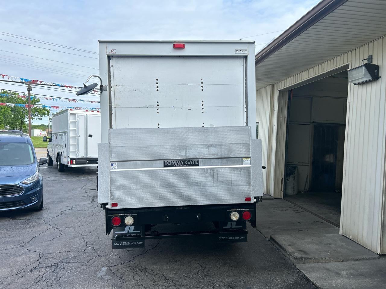 Chevrolet Express Commercial Cutaway 3500 Van 139" 2015
