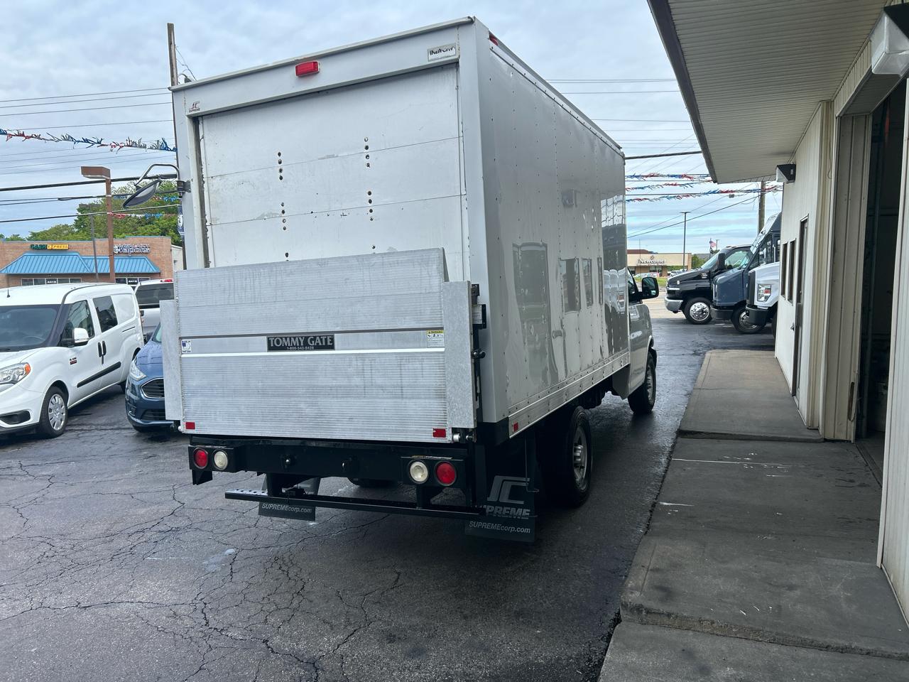 Chevrolet Express Commercial Cutaway 3500 Van 139" 2015