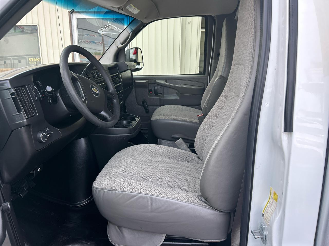 Chevrolet Express Commercial Cutaway 3500 Van 139" 2015