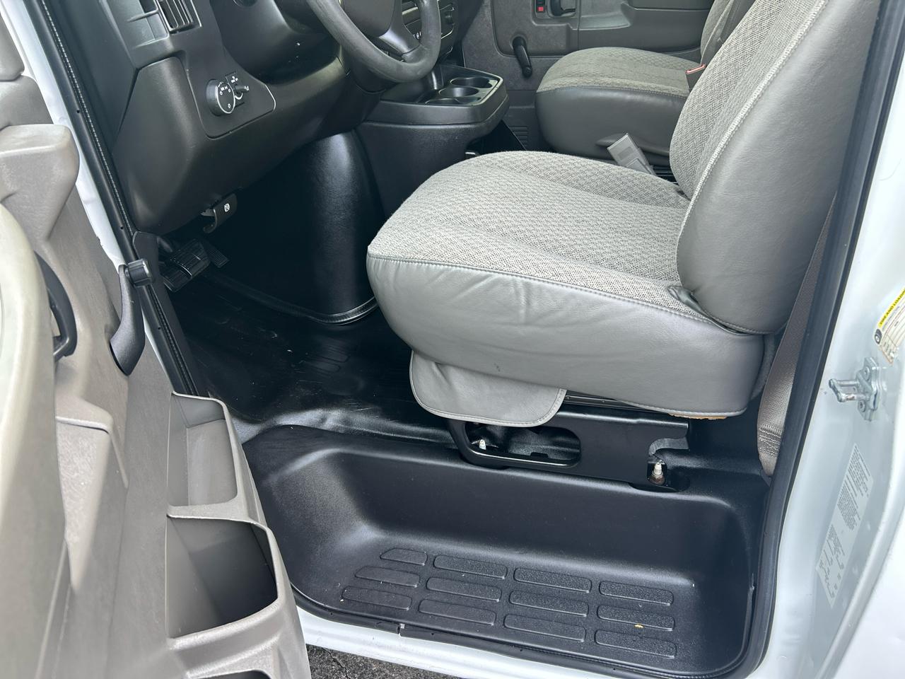 Chevrolet Express Commercial Cutaway 3500 Van 139" 2015