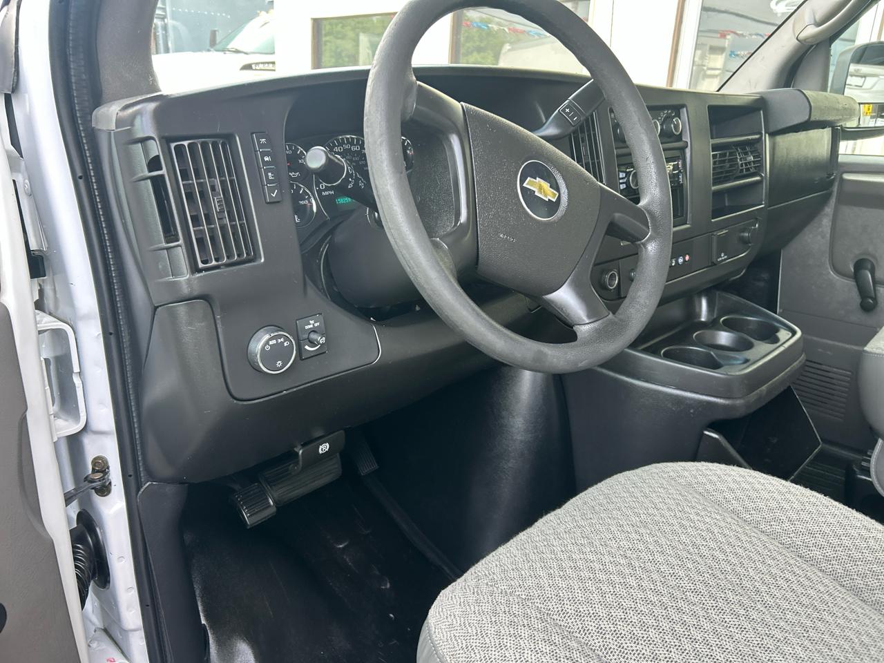Chevrolet Express Commercial Cutaway 3500 Van 139" 2015