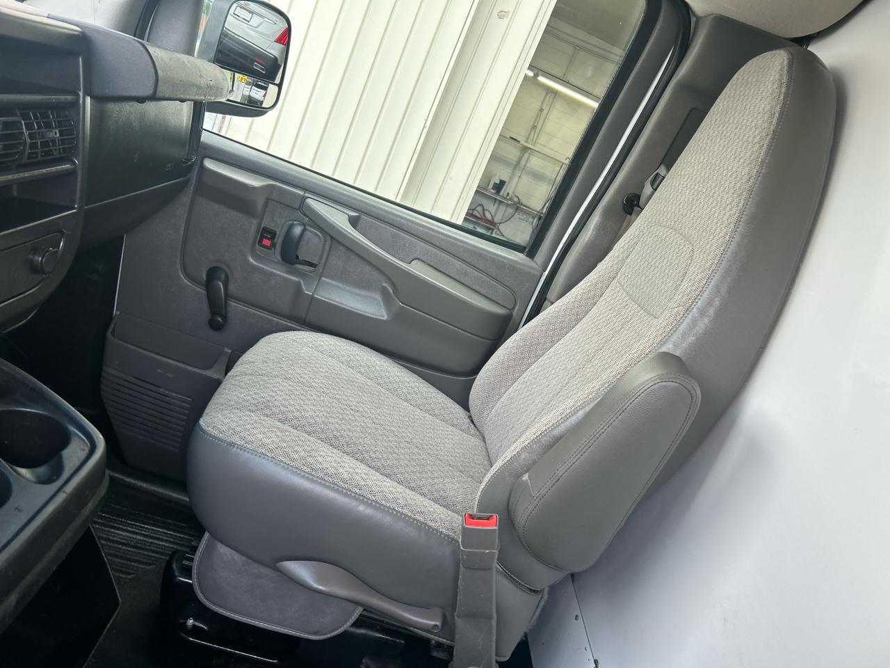 Chevrolet Express Commercial Cutaway 3500 Van 139" 2015