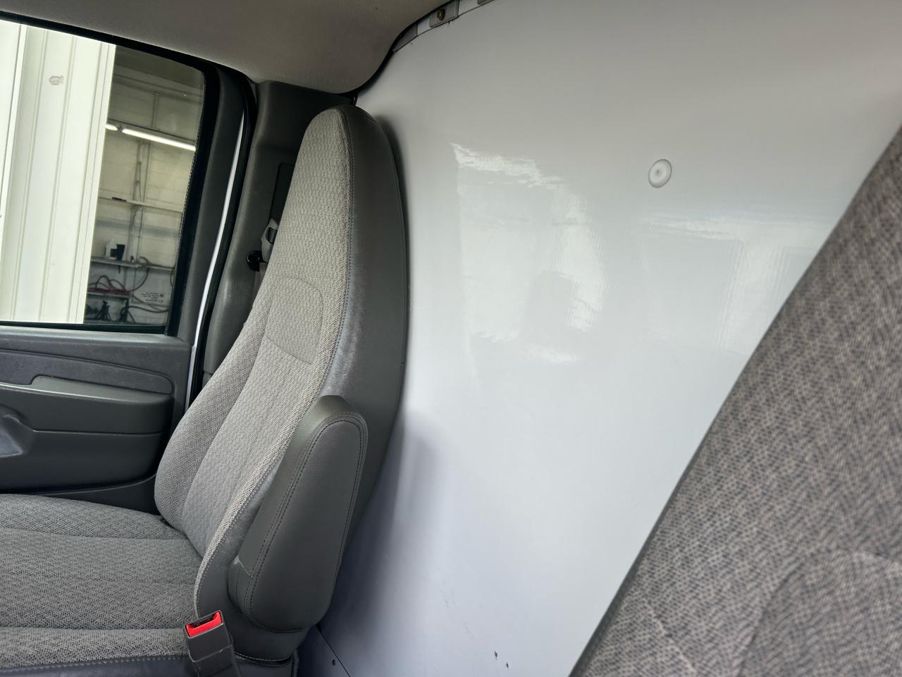 Chevrolet Express Commercial Cutaway 3500 Van 139" 2015