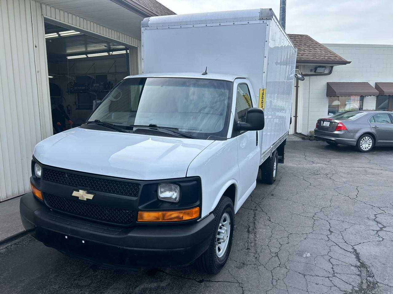 Chevrolet Express Commercial Cutaway 3500 Van 139" 2015