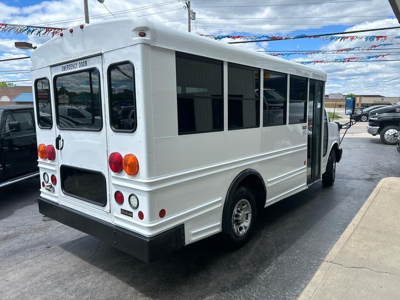 Chevrolet Express Commercial Cutaway RWD 3500 139" WB Work Van 2011