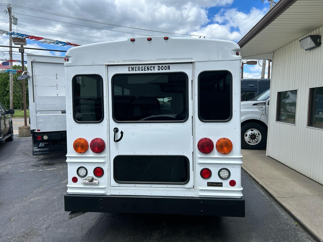 Chevrolet Express Commercial Cutaway RWD 3500 139" WB Work Van 2011