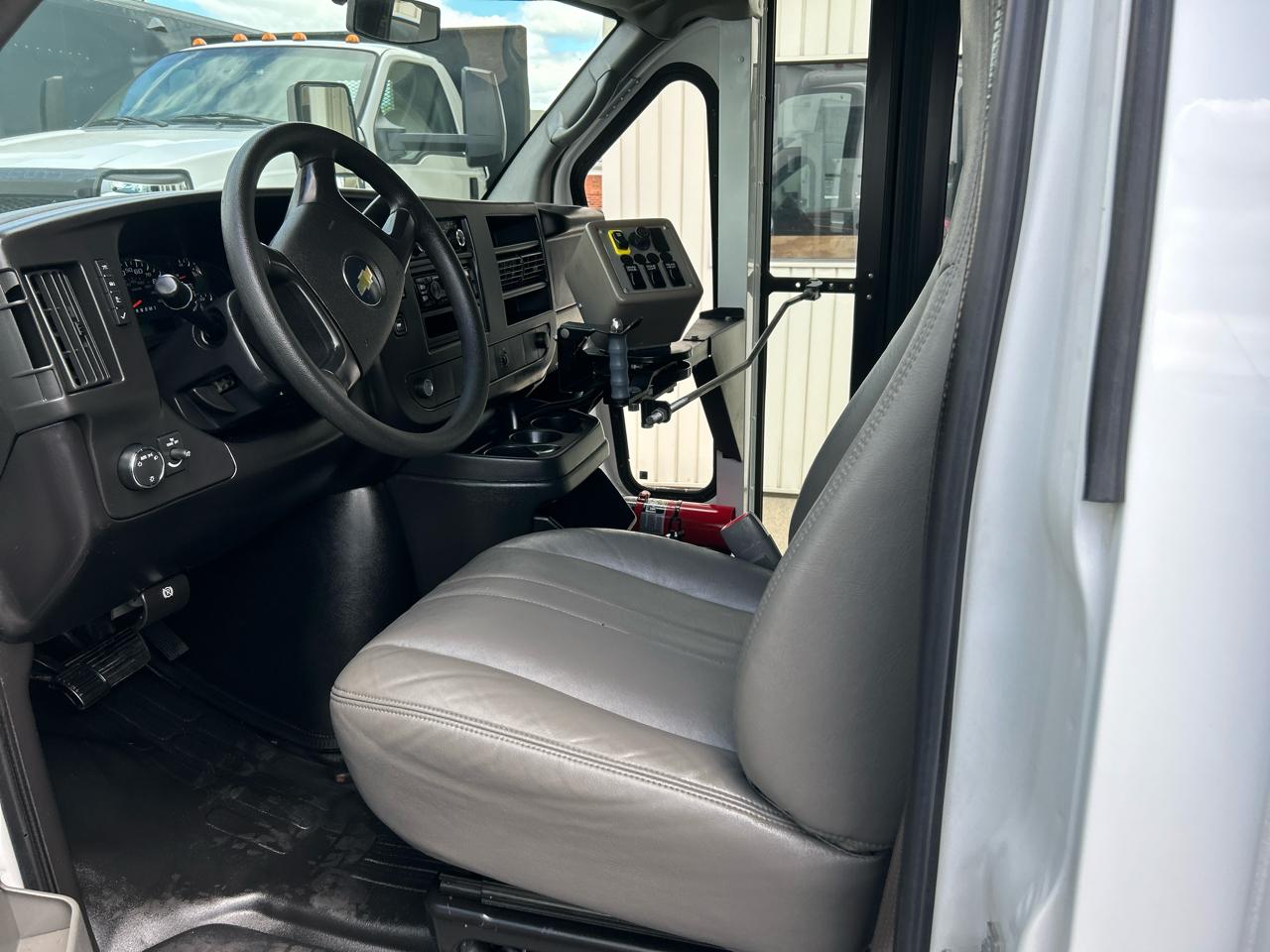 Chevrolet Express Commercial Cutaway RWD 3500 139" WB Work Van 2011