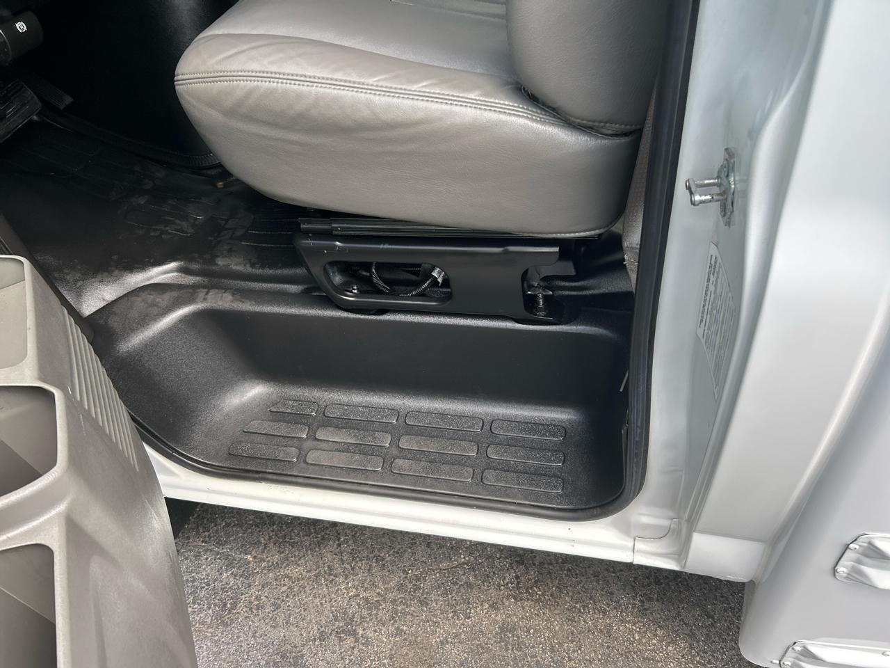 Chevrolet Express Commercial Cutaway RWD 3500 139" WB Work Van 2011