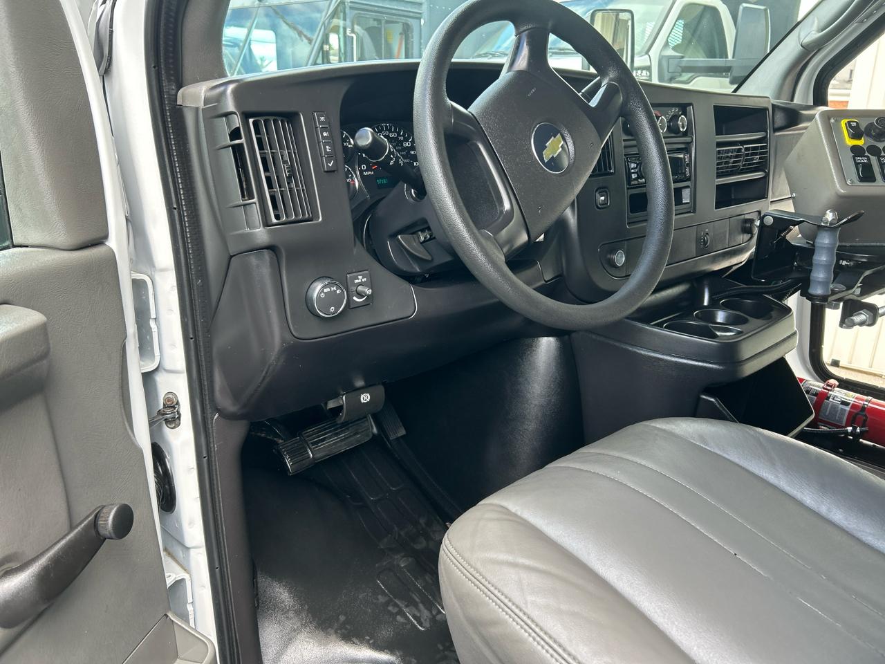 Chevrolet Express Commercial Cutaway RWD 3500 139" WB Work Van 2011