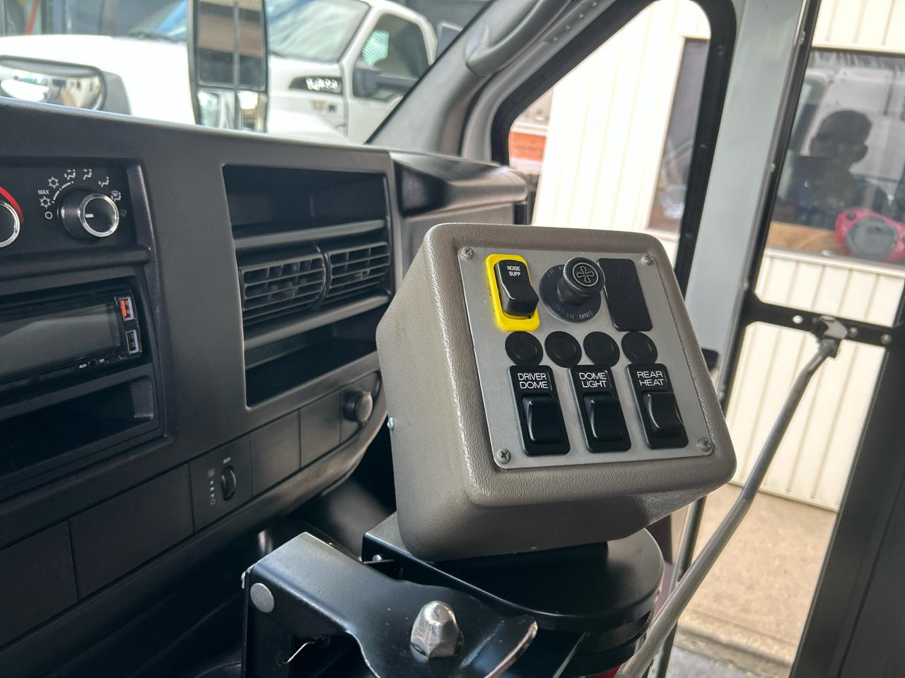Chevrolet Express Commercial Cutaway RWD 3500 139" WB Work Van 2011