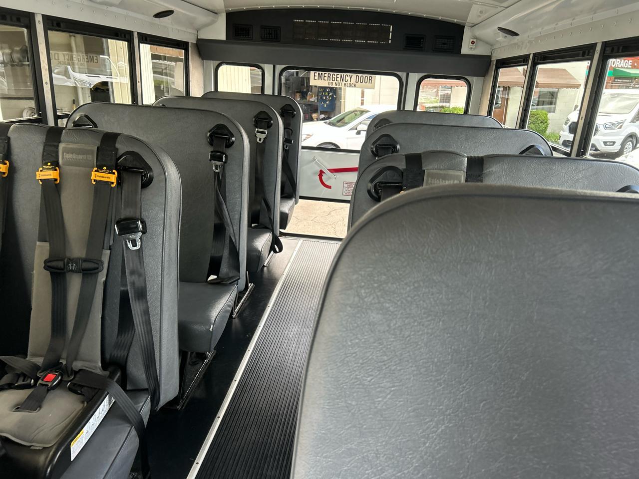 Chevrolet Express Commercial Cutaway RWD 3500 139" WB Work Van 2011