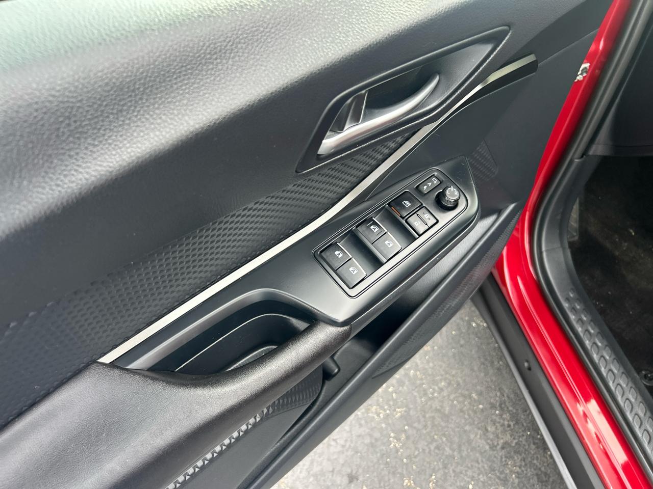 Toyota C-HR XLE FWD (Natl) 2018