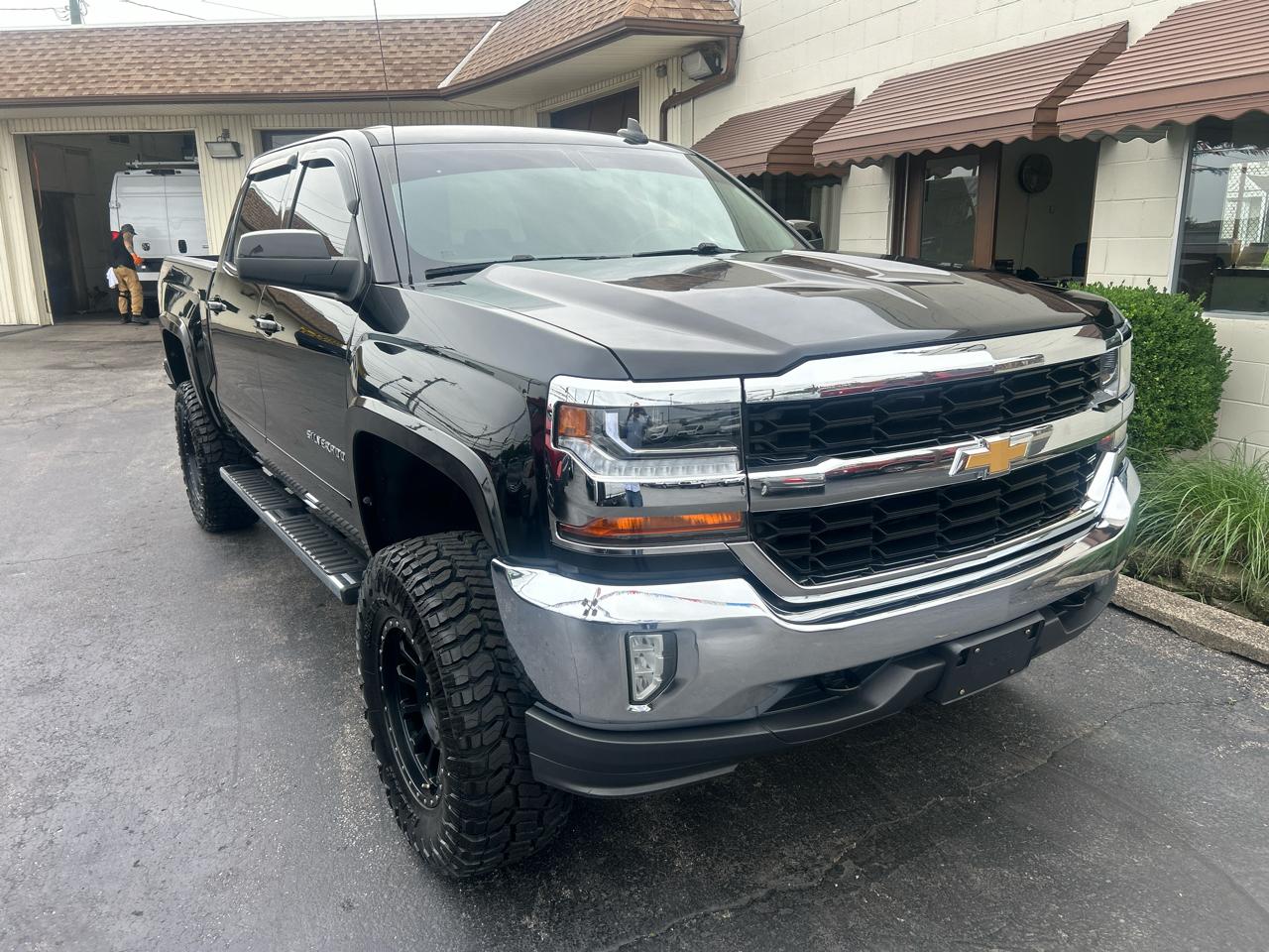 Chevrolet Silverado 1500 4WD Crew Cab 143.5" LT w/1LT 2017