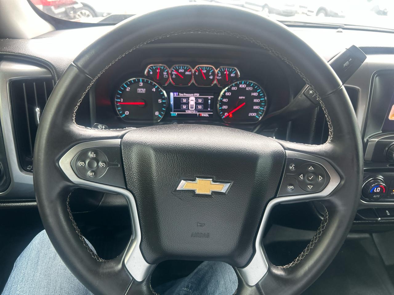 Chevrolet Silverado 1500 4WD Crew Cab 143.5" LT w/1LT 2017