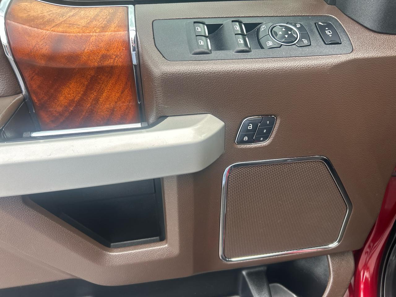 Ford Super Duty F-350 SRW King Ranch 4WD Crew Cab 8' Box 2018