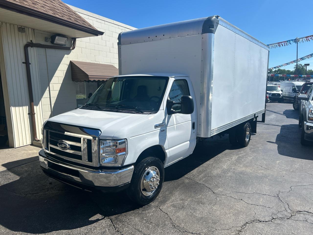 Ford E-Series Cutaway E-350 SRW 138" WB 2019