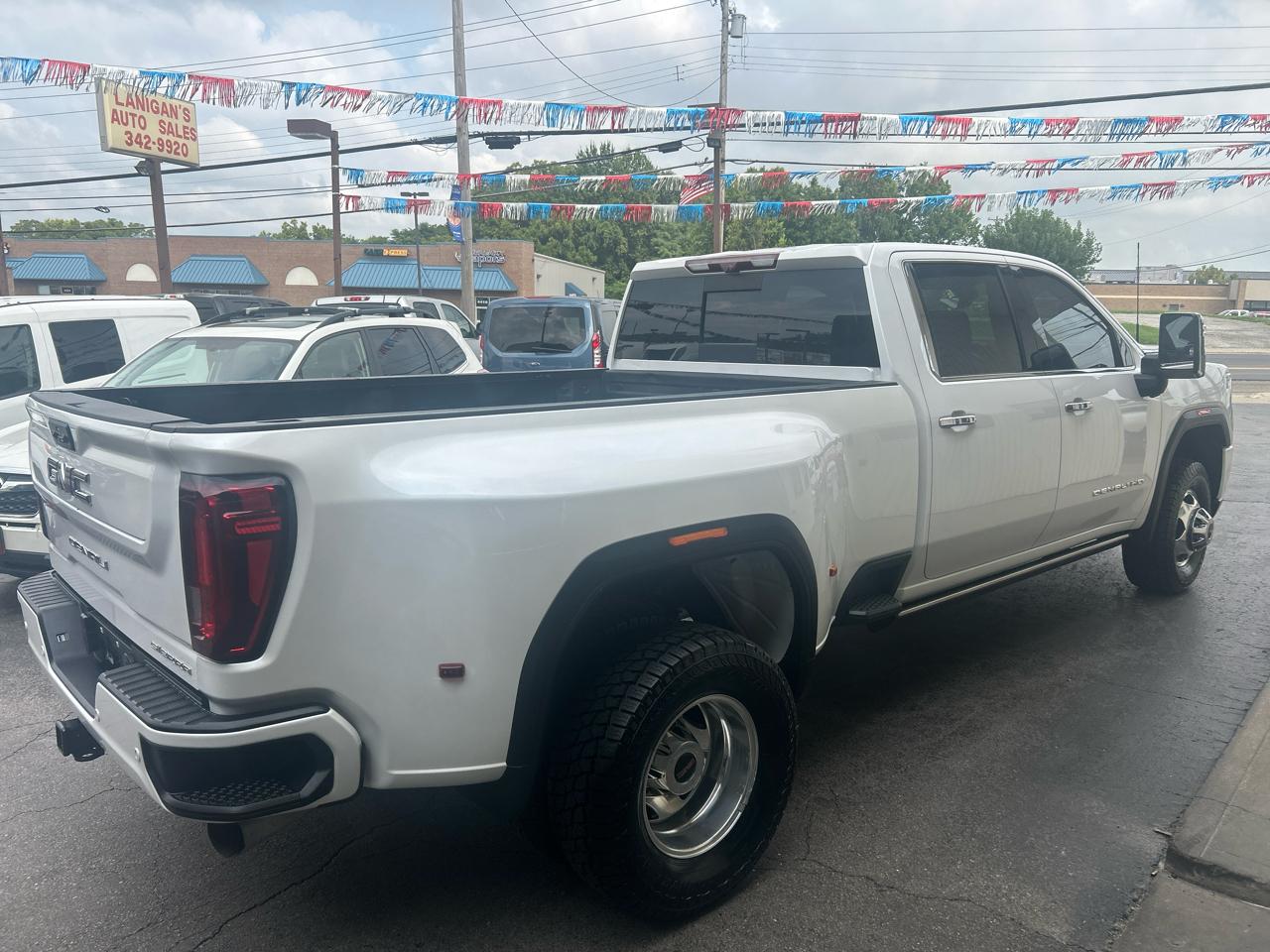 GMC Sierra 3500HD 4WD Crew Cab 172" Denali 2023