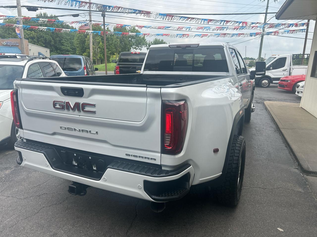 GMC Sierra 3500HD 4WD Crew Cab 172" Denali 2023