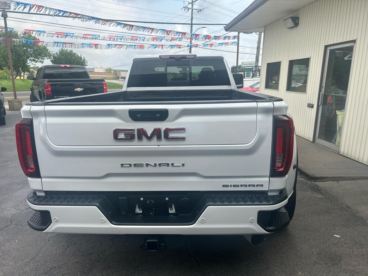 GMC Sierra 3500HD 4WD Crew Cab 172" Denali 2023