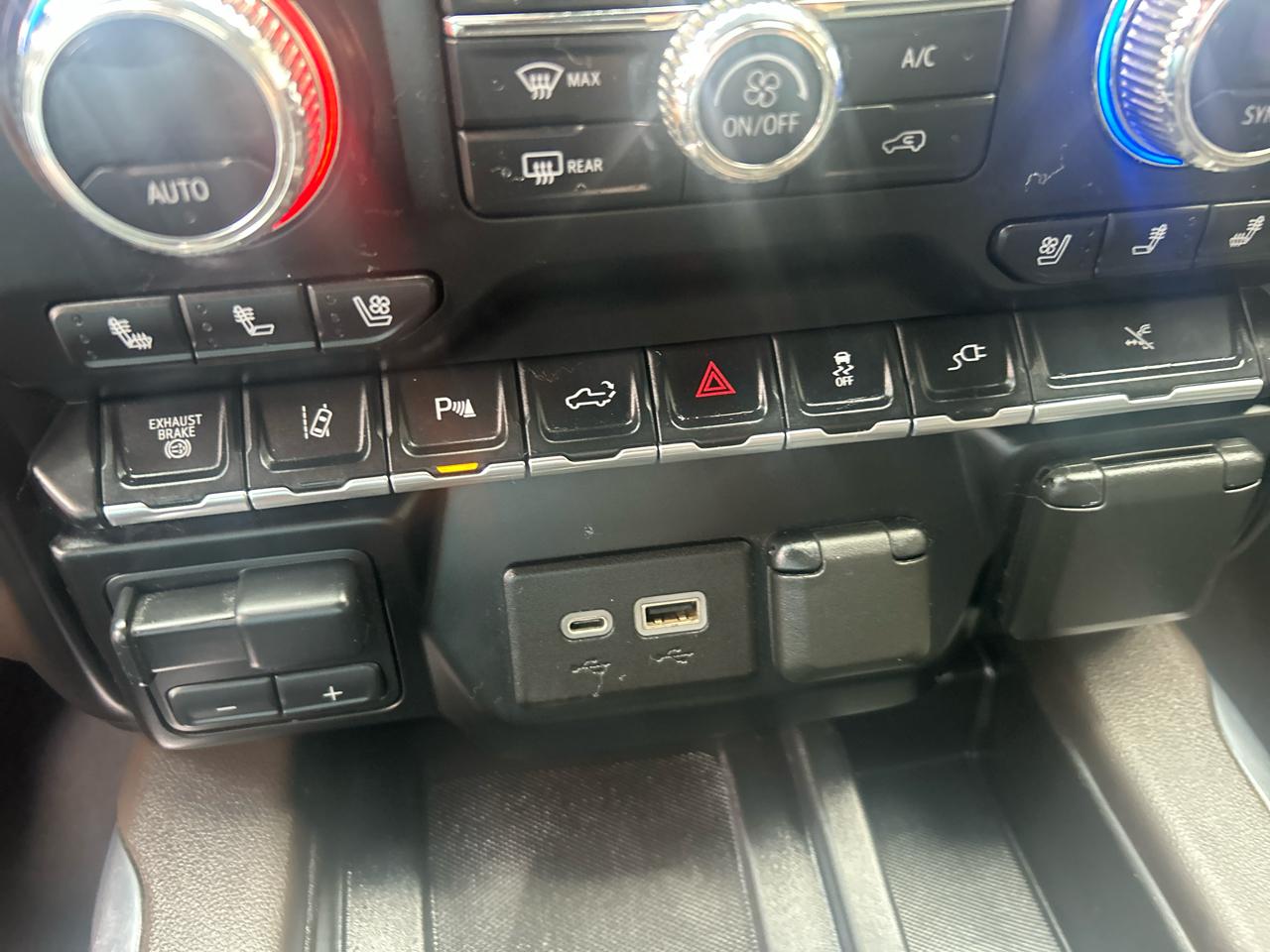 GMC Sierra 3500HD 4WD Crew Cab 172" Denali 2023