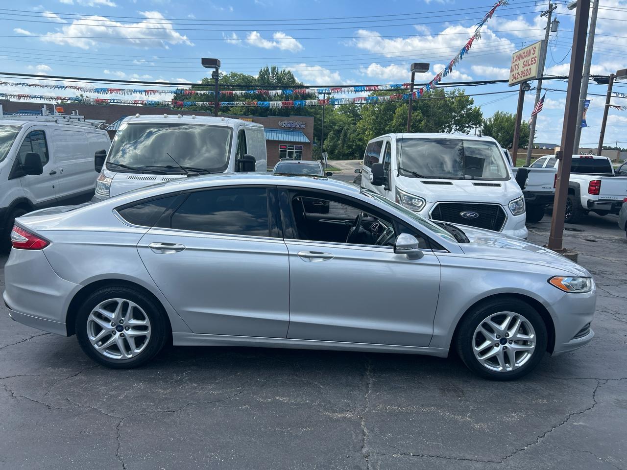 Ford Fusion 4dr Sdn SE FWD 2016
