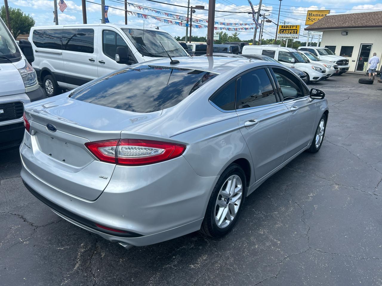 Ford Fusion 4dr Sdn SE FWD 2016