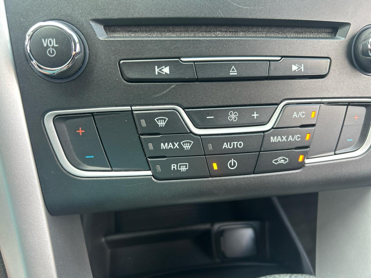 Ford Fusion 4dr Sdn SE FWD 2016