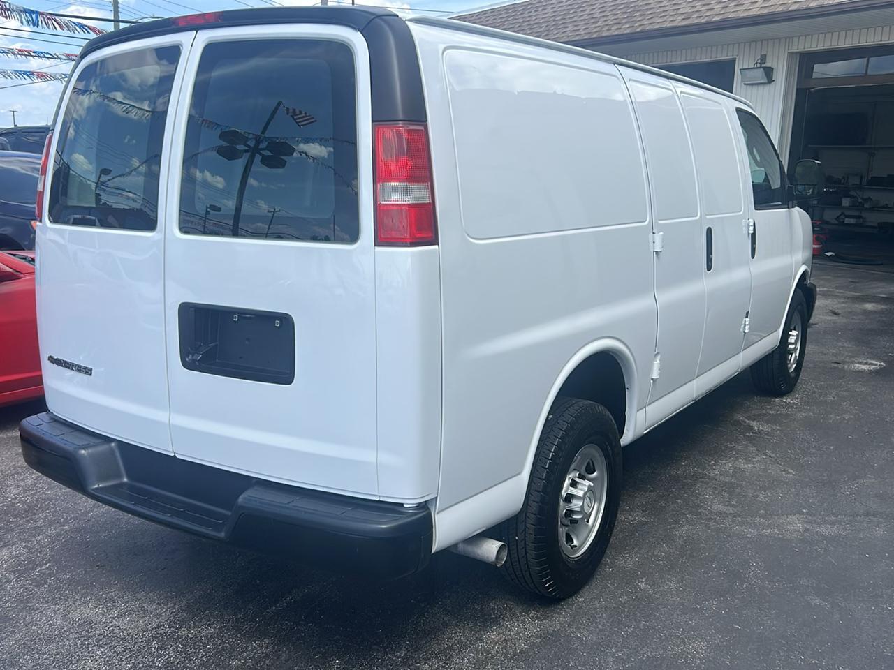 Chevrolet Express Cargo Van RWD 2500 135" 2018