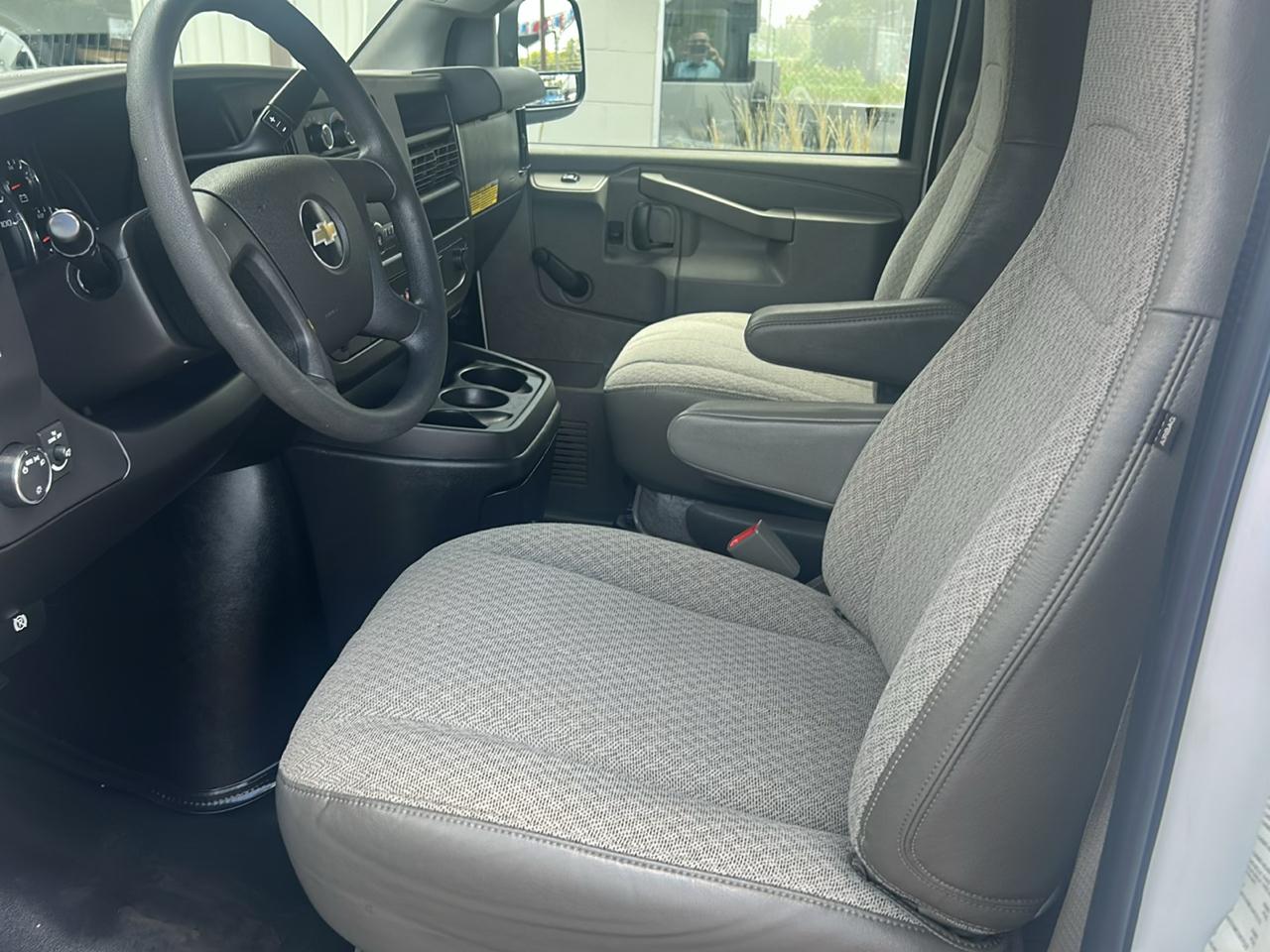 Chevrolet Express Cargo Van RWD 2500 135" 2018