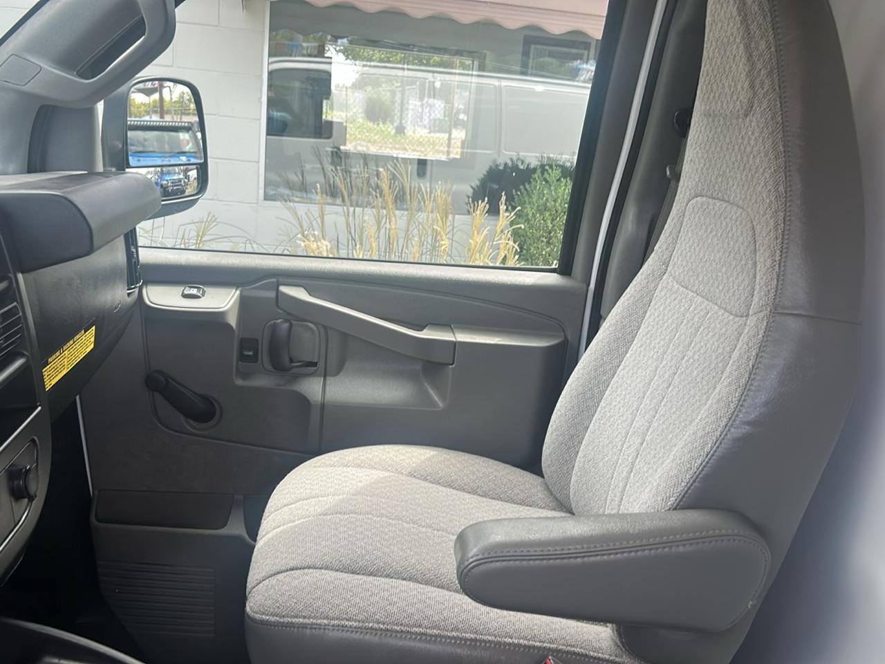 Chevrolet Express Cargo Van RWD 2500 135" 2018