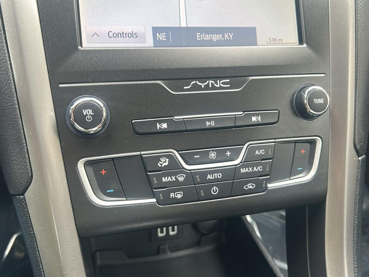 Ford Fusion SE FWD 2020