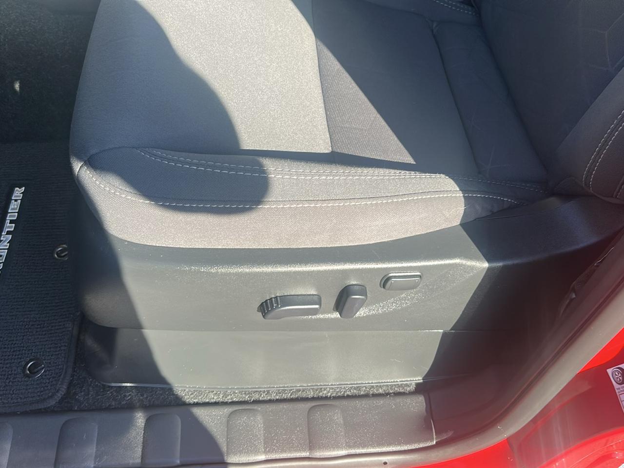 Nissan Frontier Crew Cab 4x4 SV 2026