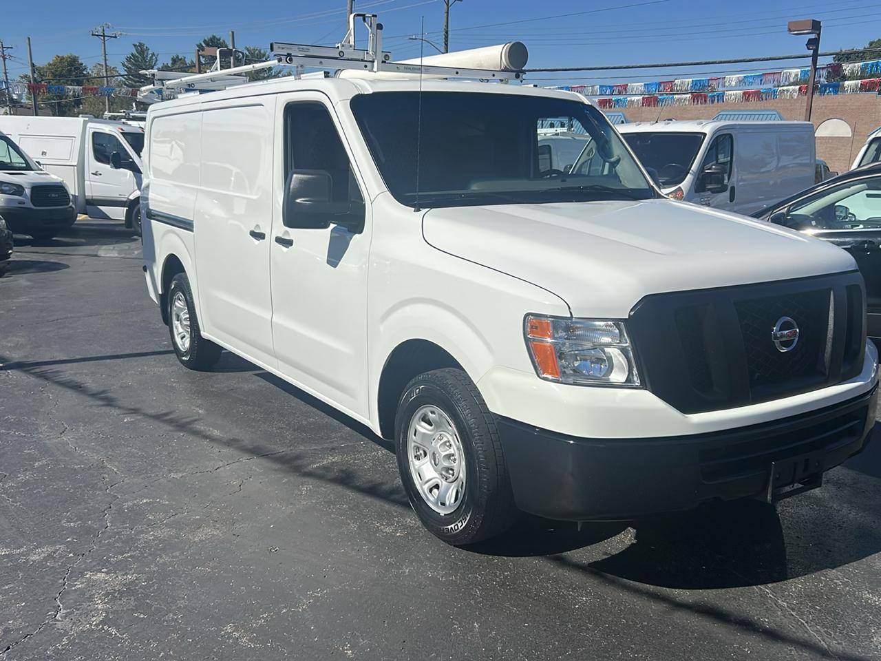 Nissan NV Cargo NV2500 HD Standard Roof V6 SV 2021