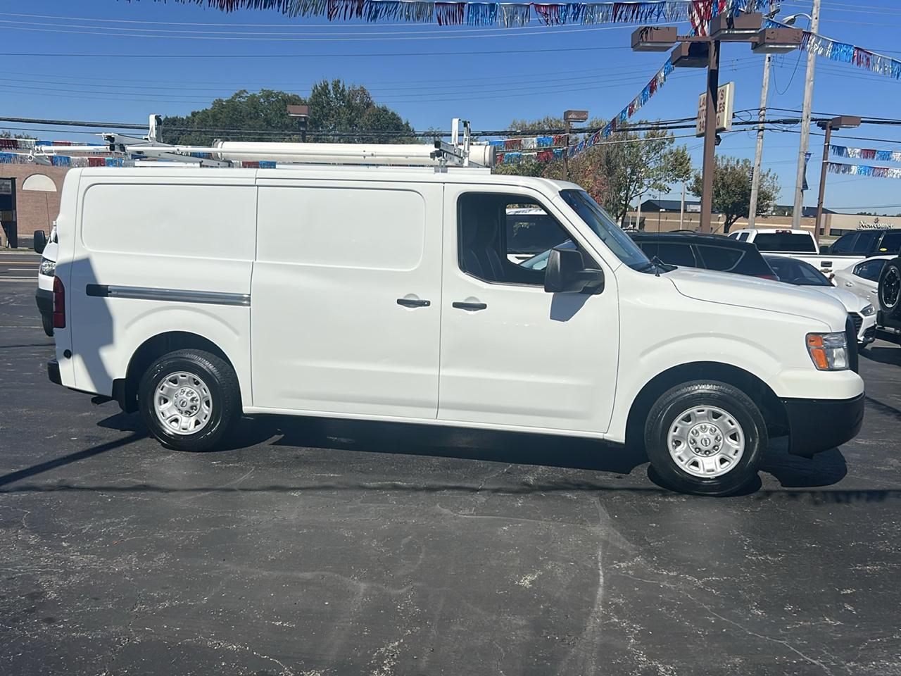 Nissan NV Cargo NV2500 HD Standard Roof V6 SV 2021