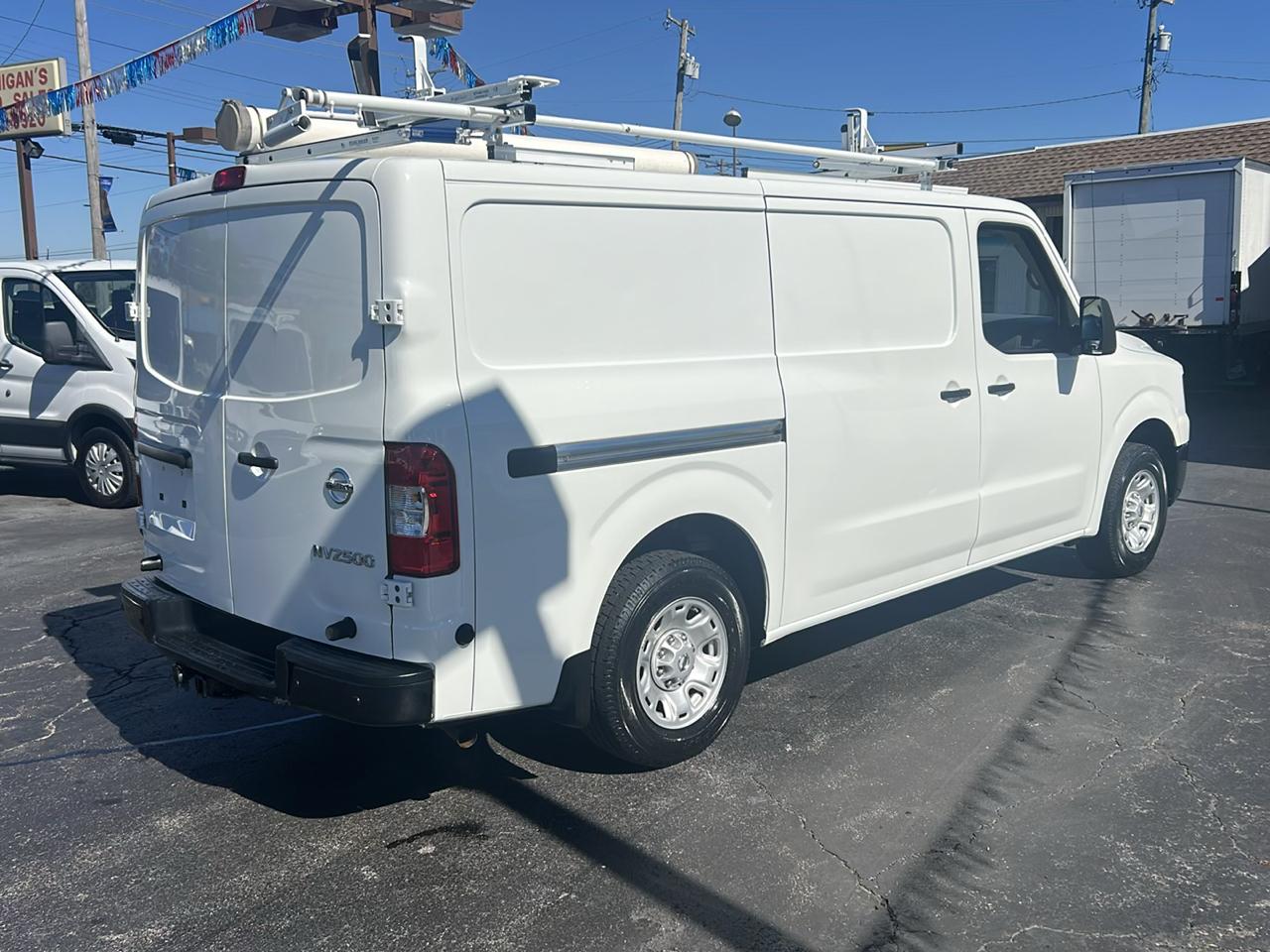 Nissan NV Cargo NV2500 HD Standard Roof V6 SV 2021