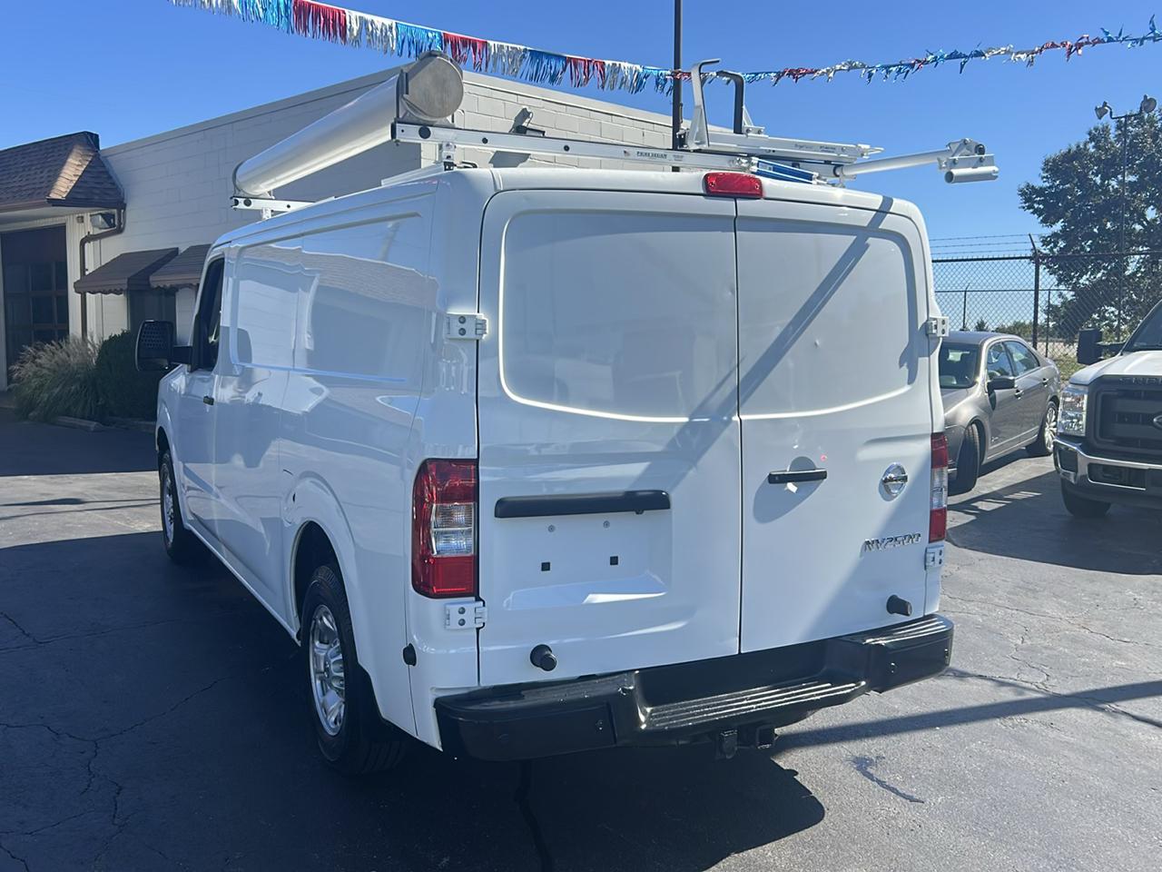 Nissan NV Cargo NV2500 HD Standard Roof V6 SV 2021