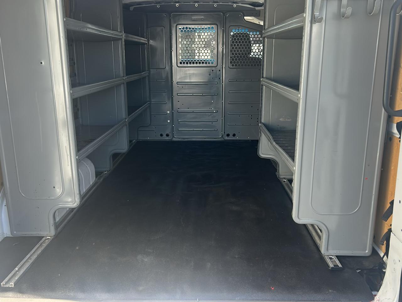 Nissan NV Cargo NV2500 HD Standard Roof V6 SV 2021