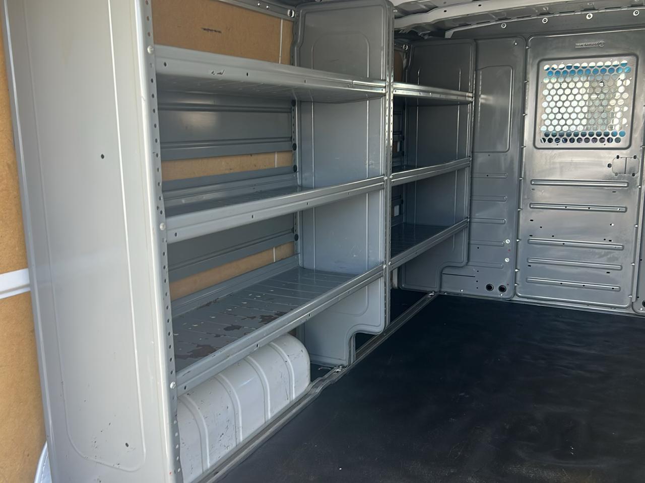 Nissan NV Cargo NV2500 HD Standard Roof V6 SV 2021